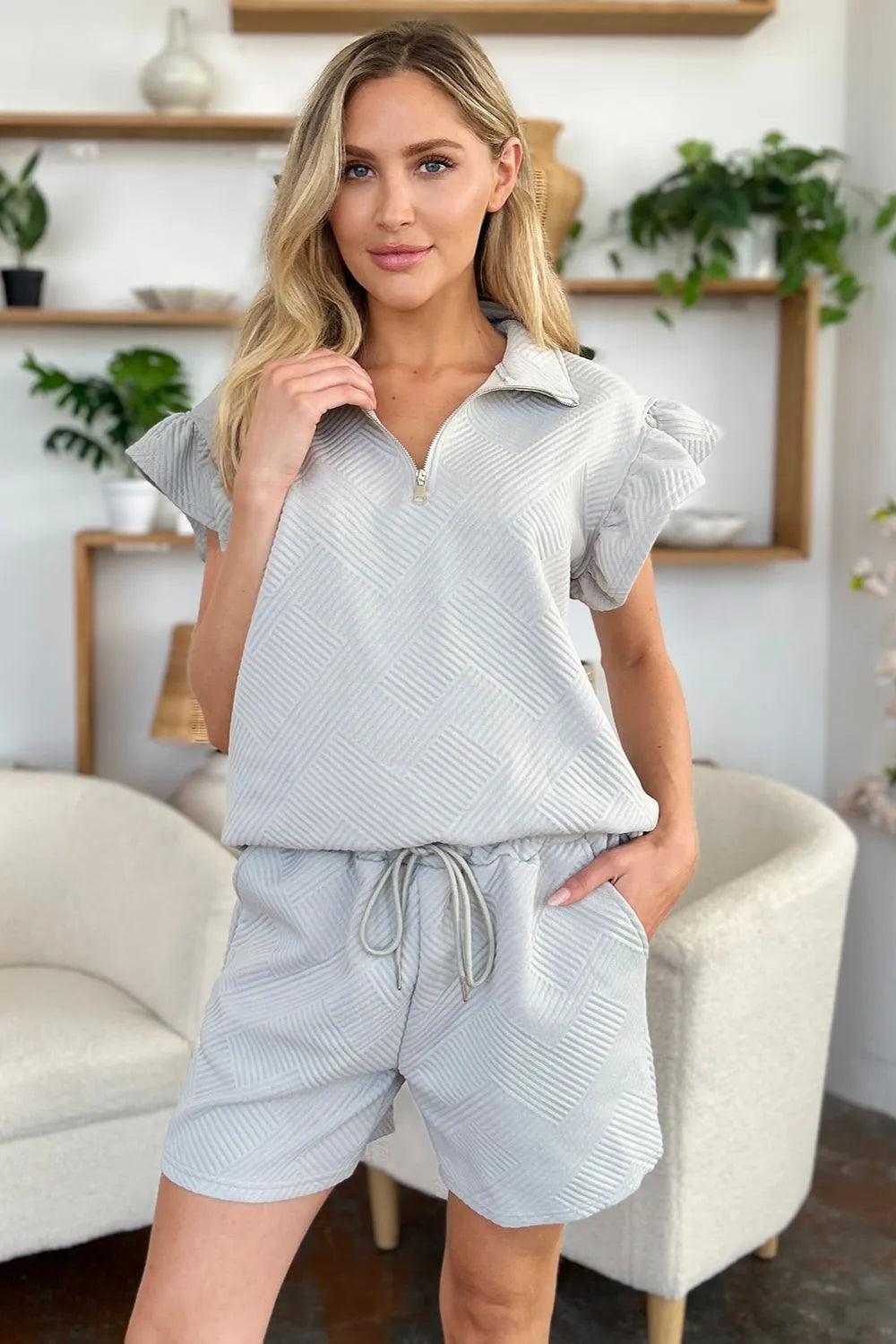 Conjunto Double Take com Top Texturizado Manga Babado e Short com Cordão - Lara Moda