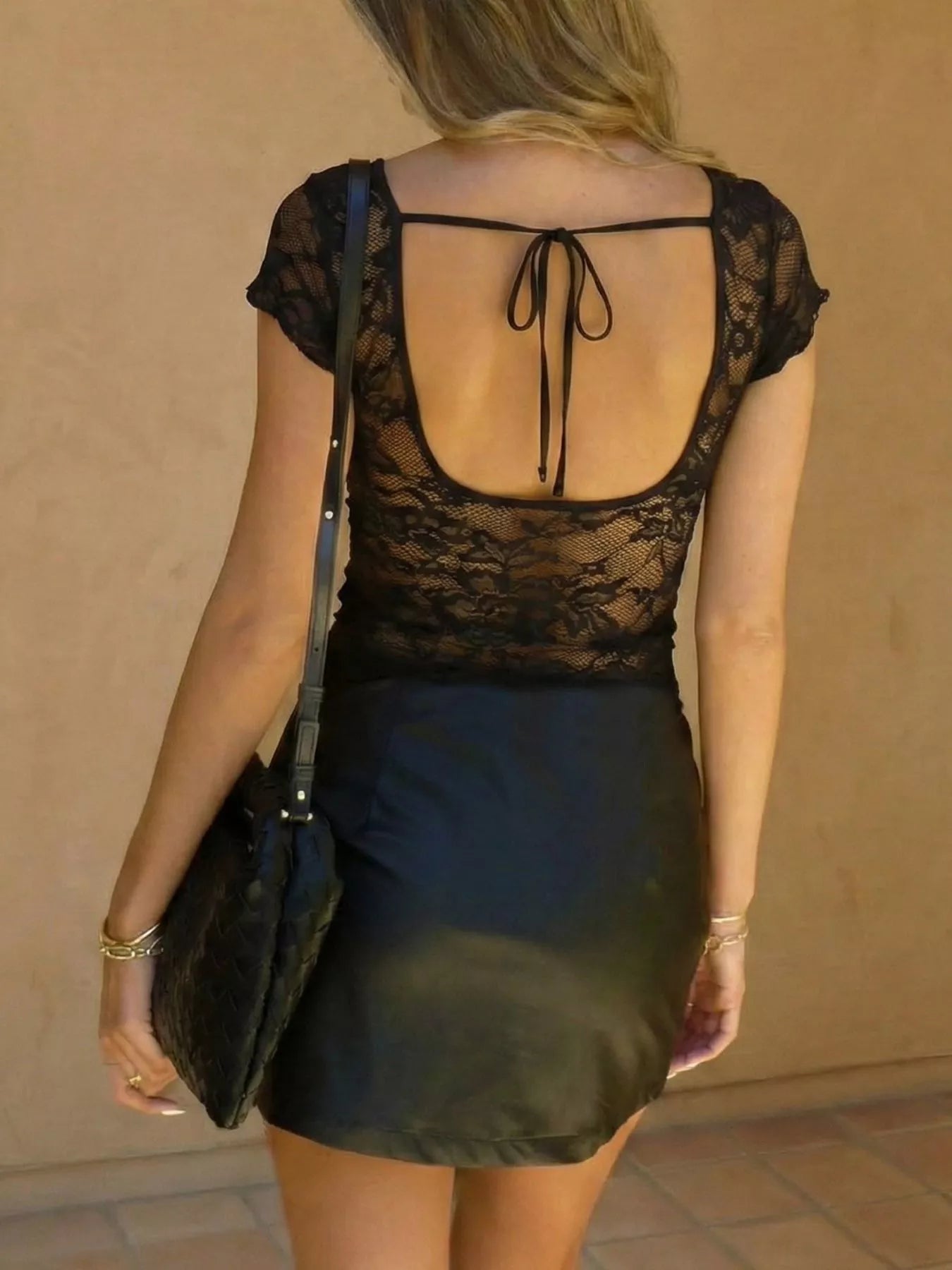 Lace V-Neck Slim Fit T-Shirt - Lara Moda
