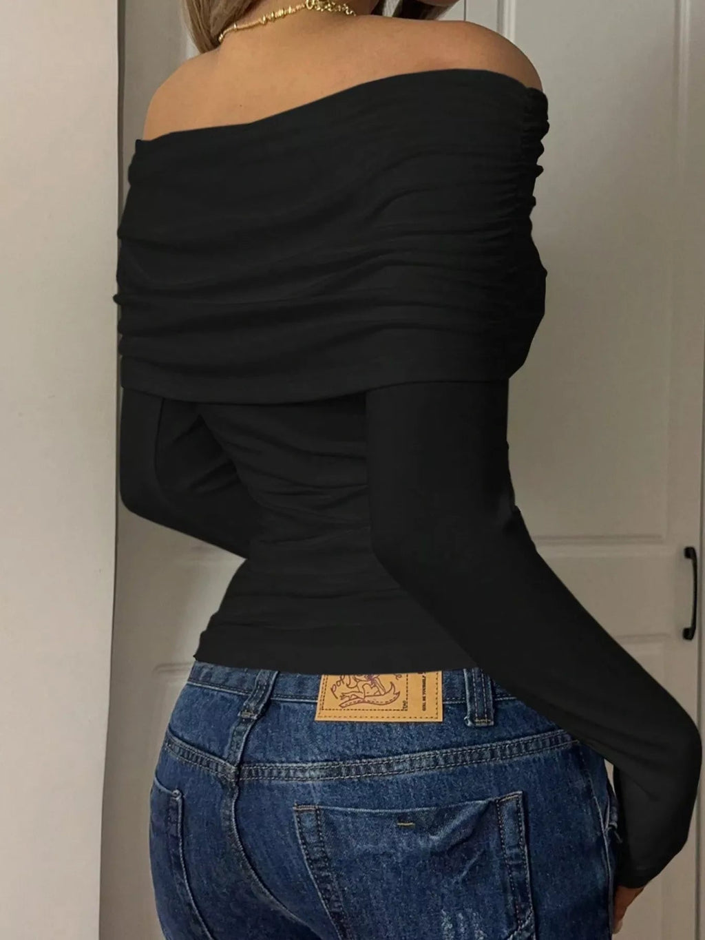 Off-Shoulder Ruched Long Sleeve T-Shirt - Lara Moda