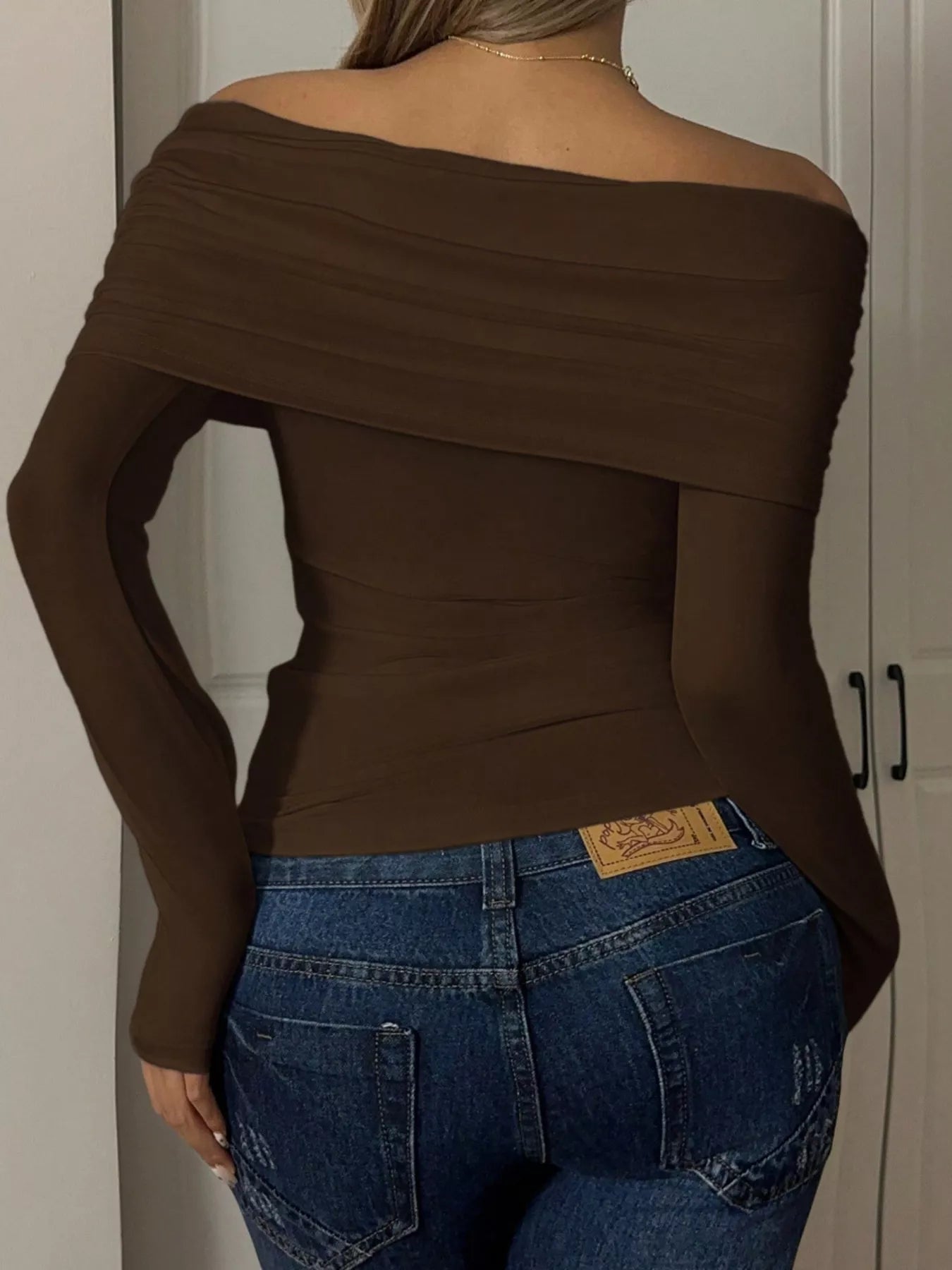 Off-Shoulder Ruched Long Sleeve T-Shirt - Lara Moda