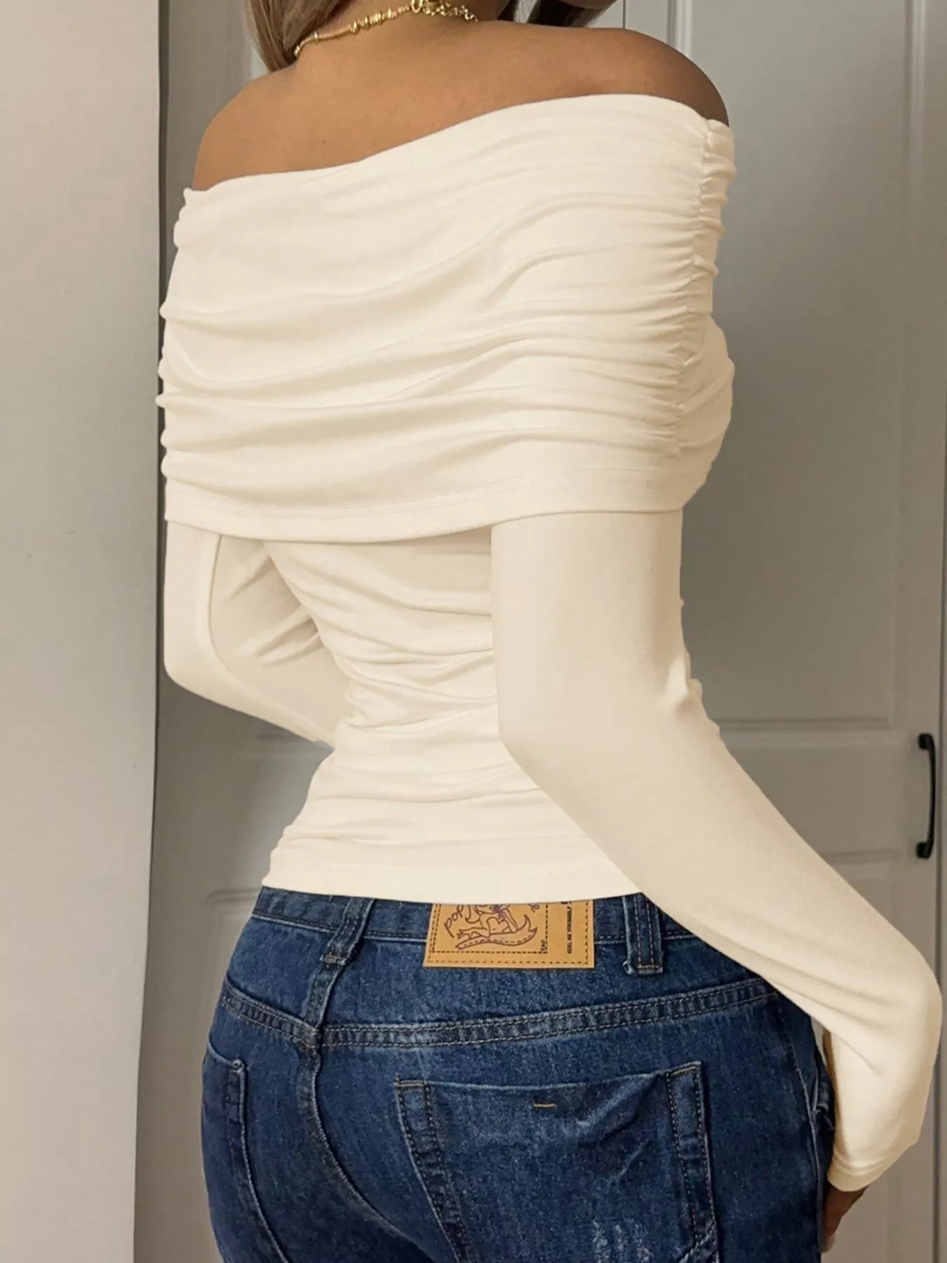 Off-Shoulder Ruched Long Sleeve T-Shirt - Lara Moda