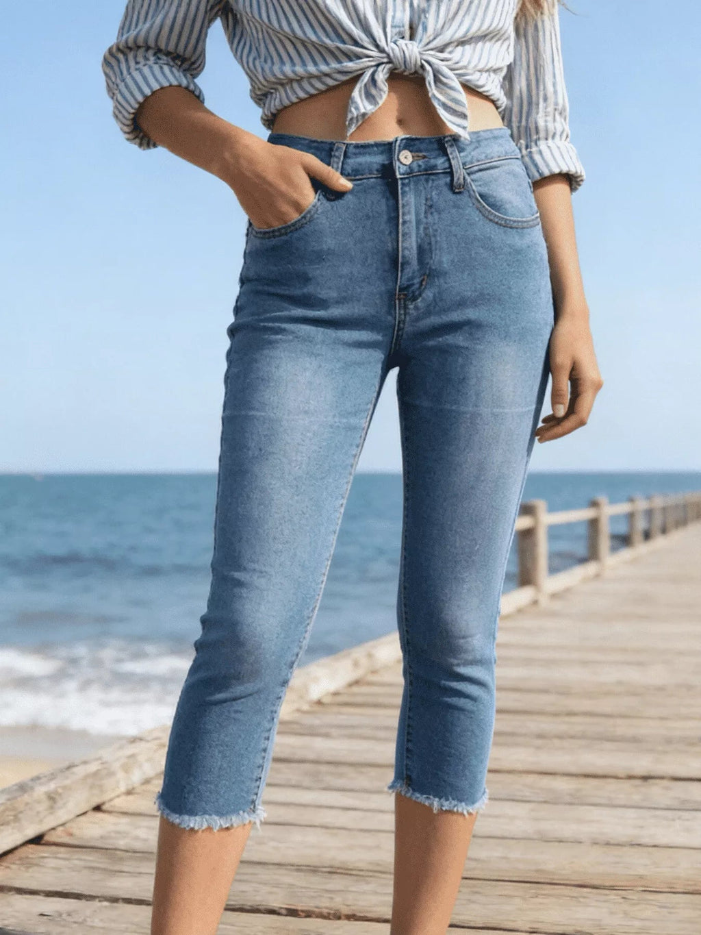 Raw Hem Capris Jeans - Lara Moda